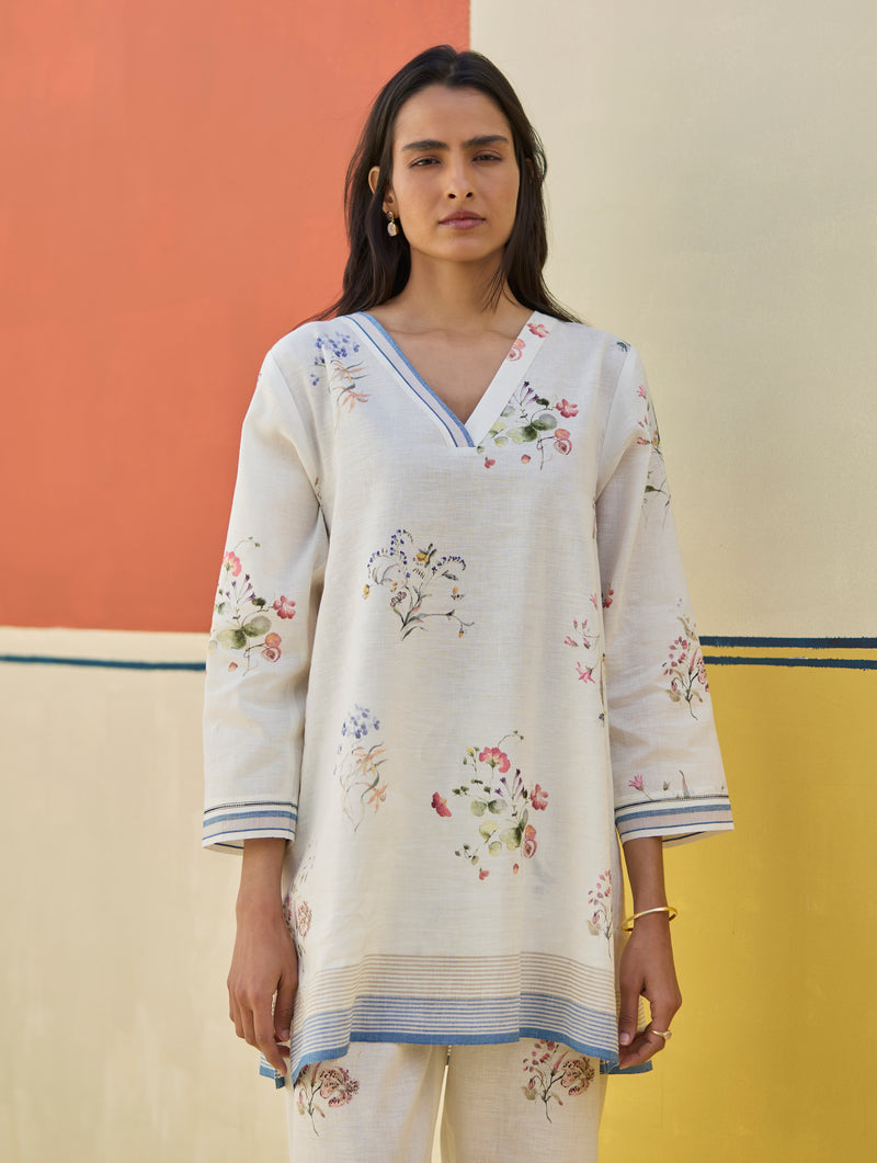 Raha Watercolour Floral Kurta Set
- Ivory