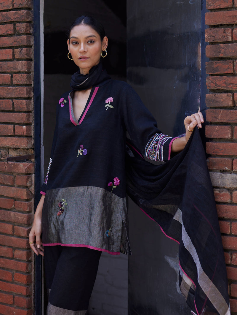 Cyra Floral Hand-Embroidered Kurta - Black